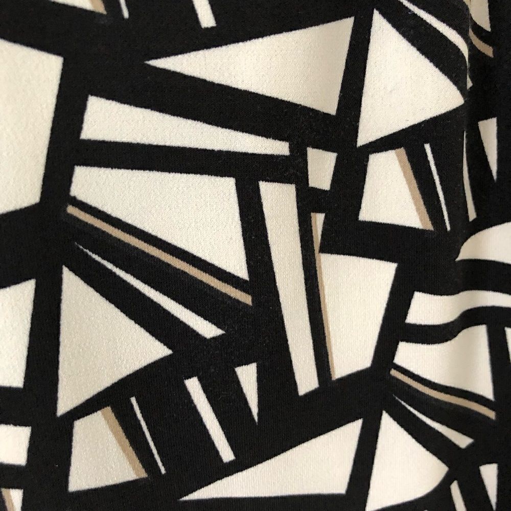Chico’s Black/White Abstract Pattern‎ Faux Leather Trim Shift Dress Size Small - Picture 10 of 13